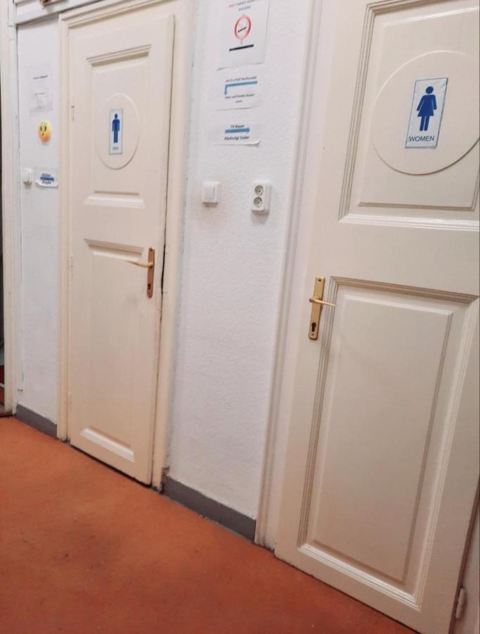 Lamis Hostel Budapest Exterior photo